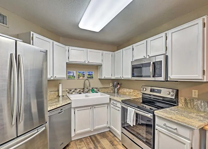 Desert Retreat W/ Pool + Hot Tub Access! Holiday home *