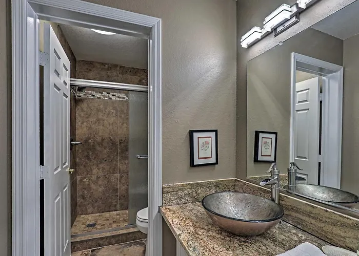 Holiday home Desert Retreat W/ Pool + Hot Tub Access! Tucson