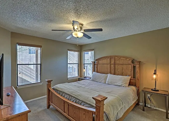 Holiday home Desert Retreat W/ Pool + Hot Tub Access! Tucson