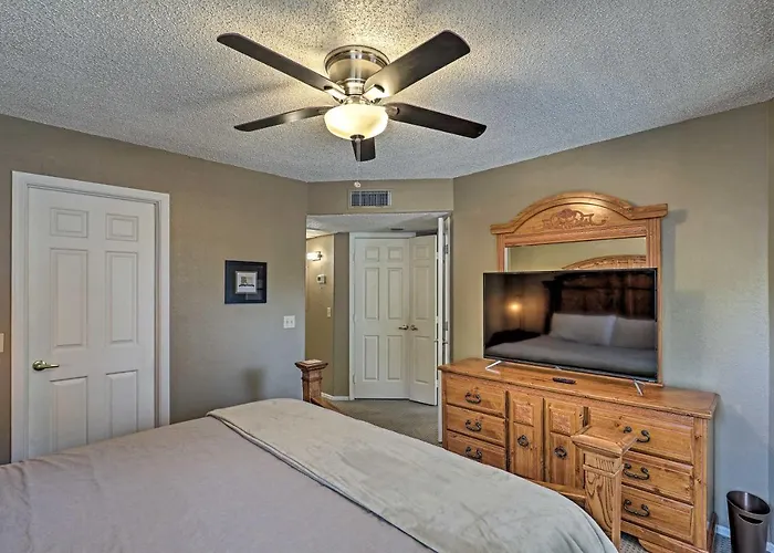 Holiday home Desert Retreat W/ Pool + Hot Tub Access! *