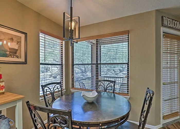Desert Retreat W/ Pool + Hot Tub Access!