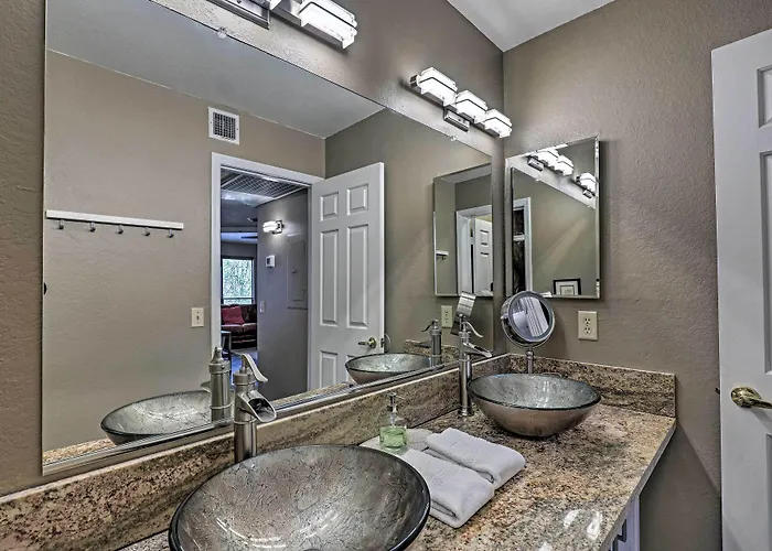 Desert Retreat W/ Pool + Hot Tub Access!