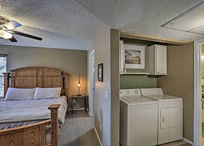 Holiday home Desert Retreat W/ Pool + Hot Tub Access! *