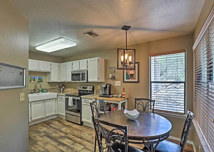 Desert Retreat W/ Pool + Hot Tub Access! * Tucson